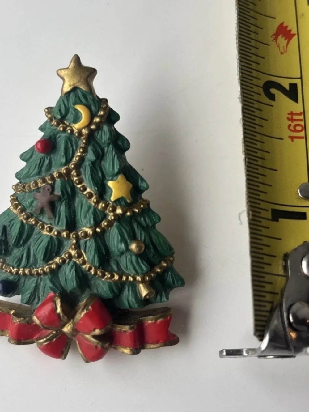 Vintage AGC Inc. Resin Christmas Tree w/Red Bow Pin Brooch 2